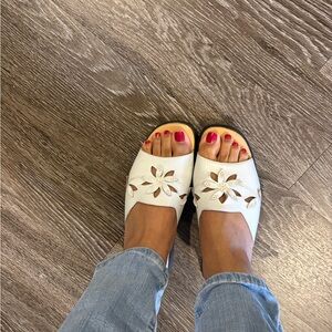 Vintage White Floral Cutout Women's Sandals